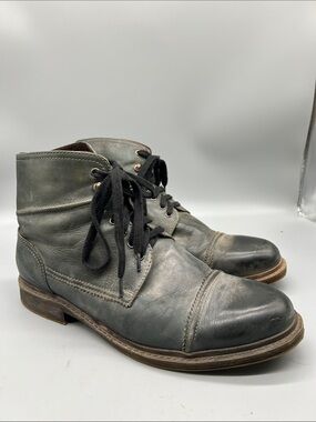 Roan Trey Boots in distressed black/gray
